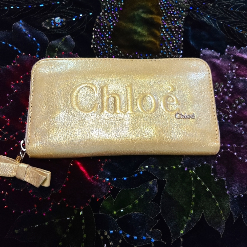 SOLD Chloé Wallet - Picture 1 of 12
